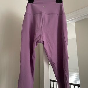 Lululemon WUNDER UNDER HIGH-RISE TIGHT 25"
*LUXTREME
Wisteria Purple